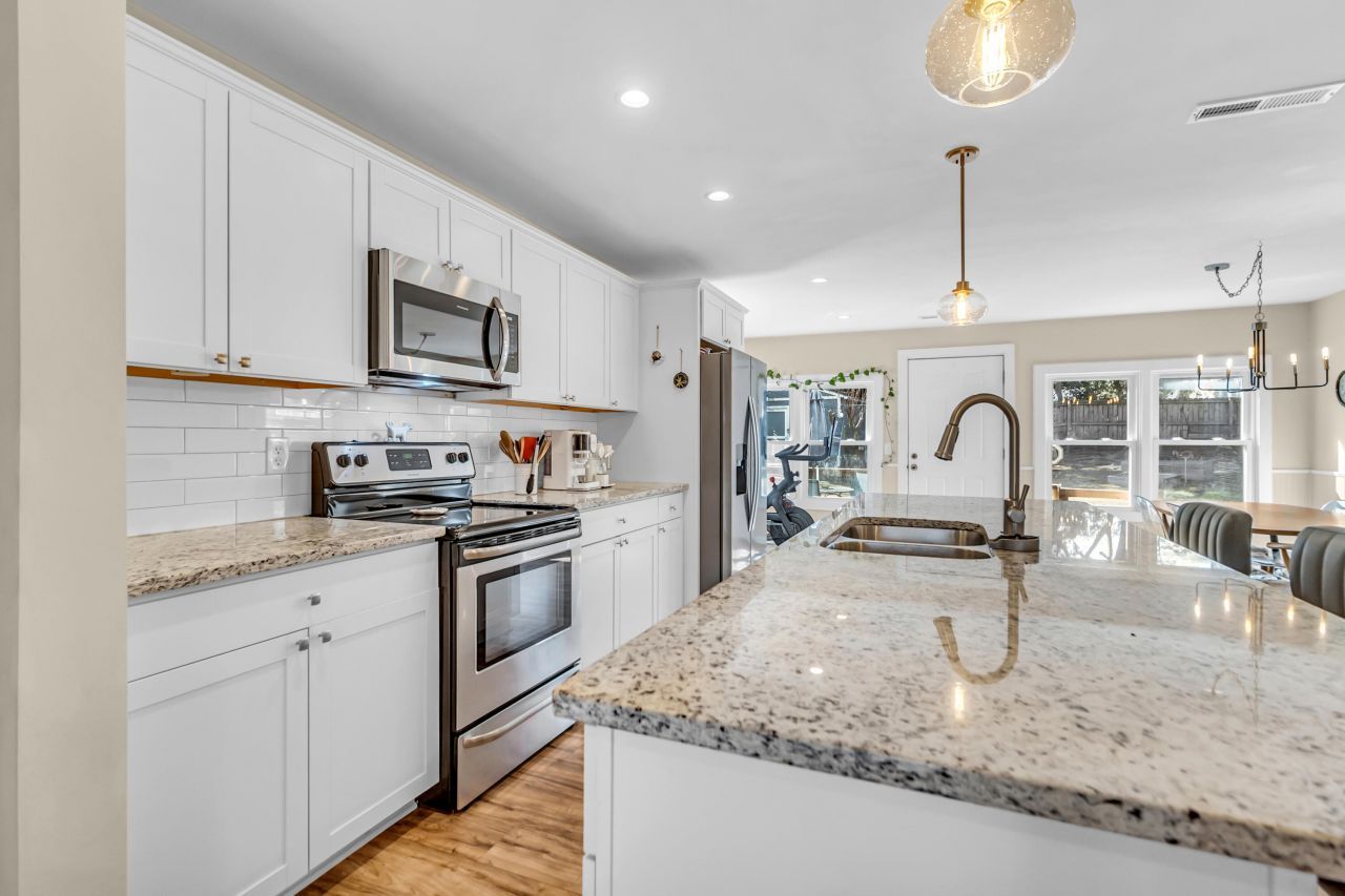 655 Wantoot Boulevard Photo 8