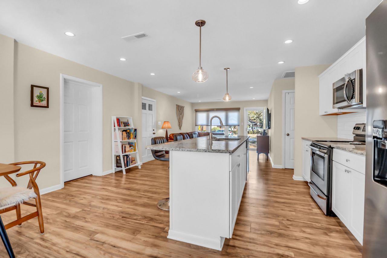 655 Wantoot Boulevard Photo 9