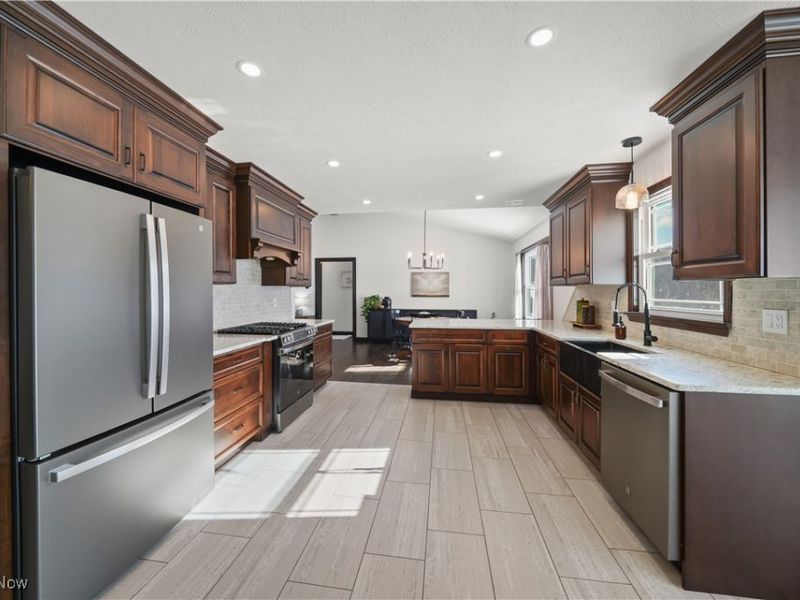 9616 Knowlton Road, Garrettsville, OH 44231 Photo 2