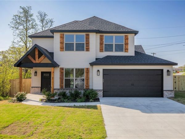 2 Hebrides Circle , Bella Vista, AR 72715