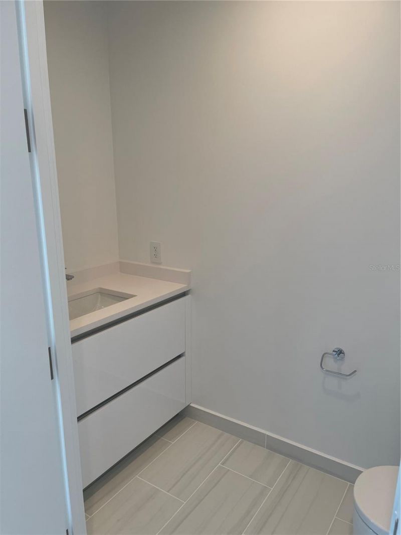 400 Central Ave, Unit 1804, Saint Petersburg, FL 33701 Photo