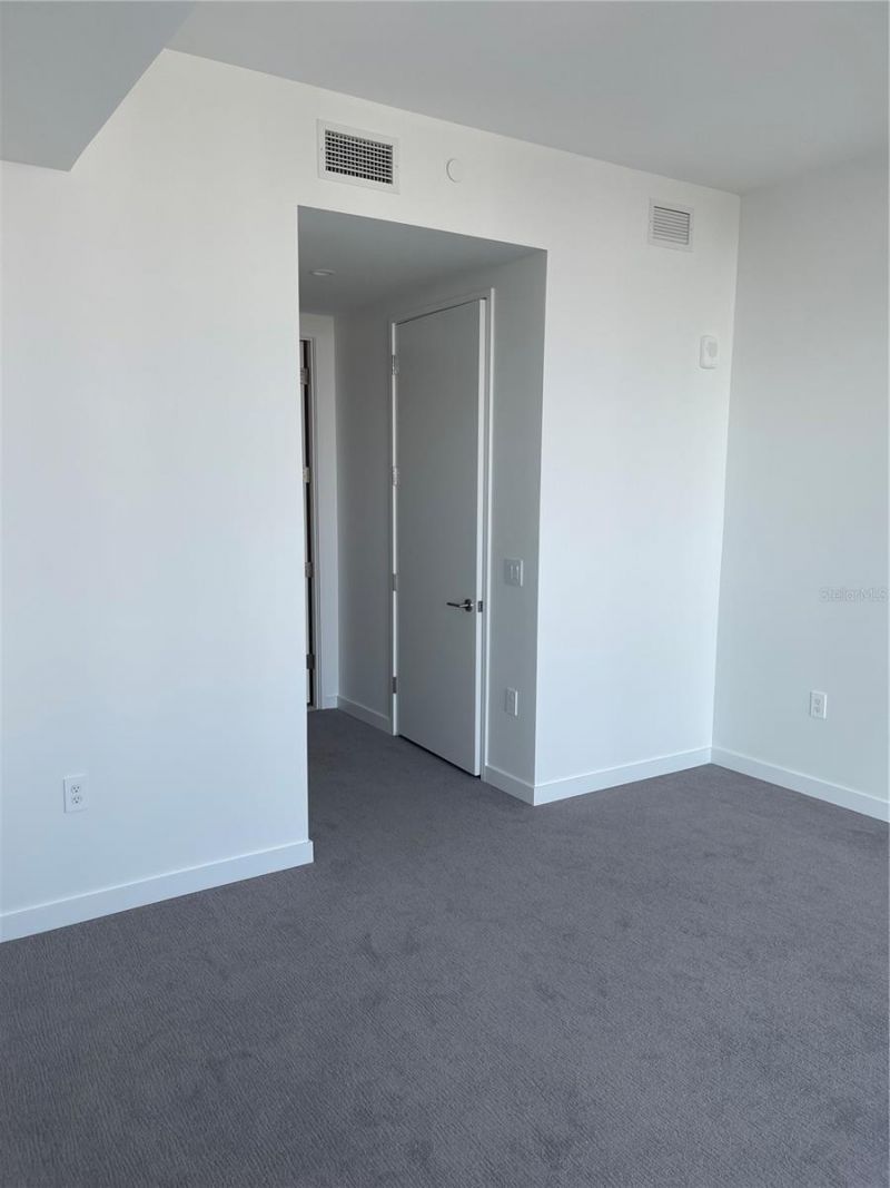 400 Central Ave, Unit 1804, Saint Petersburg, FL 33701 Photo