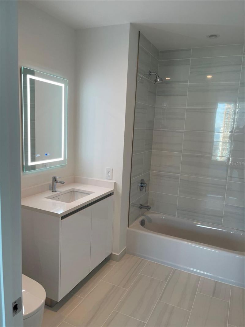 400 Central Ave, Unit 1804, Saint Petersburg, FL 33701 Photo