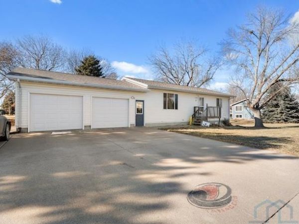 8 Anderson, Vermillion, SD 57069
