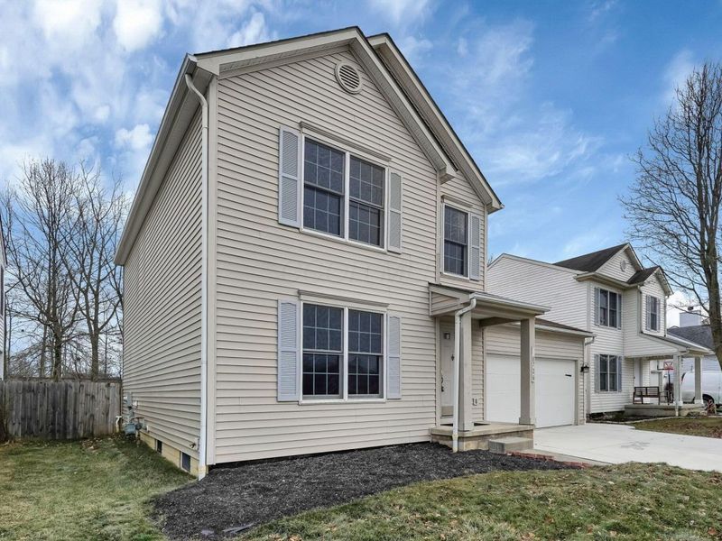 8726 Woodwind Drive, Lewis Center, OH 43035 Photo 3