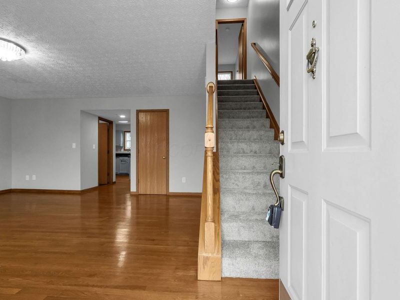 8726 Woodwind Drive, Lewis Center, OH 43035 Photo 4