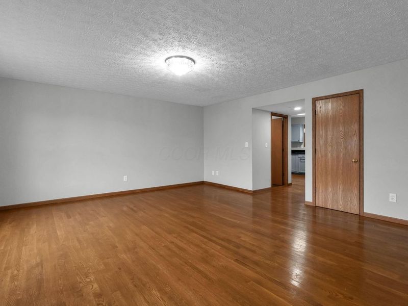 8726 Woodwind Drive, Lewis Center, OH 43035 Photo 6