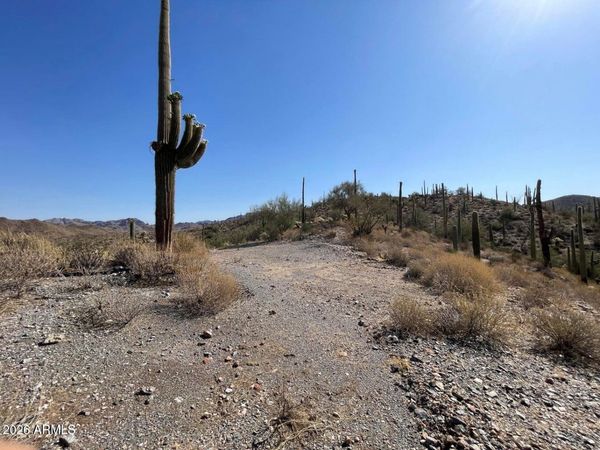 3246 N SILVER TIP Trail, Unit B, Queen Valley, AZ 85118