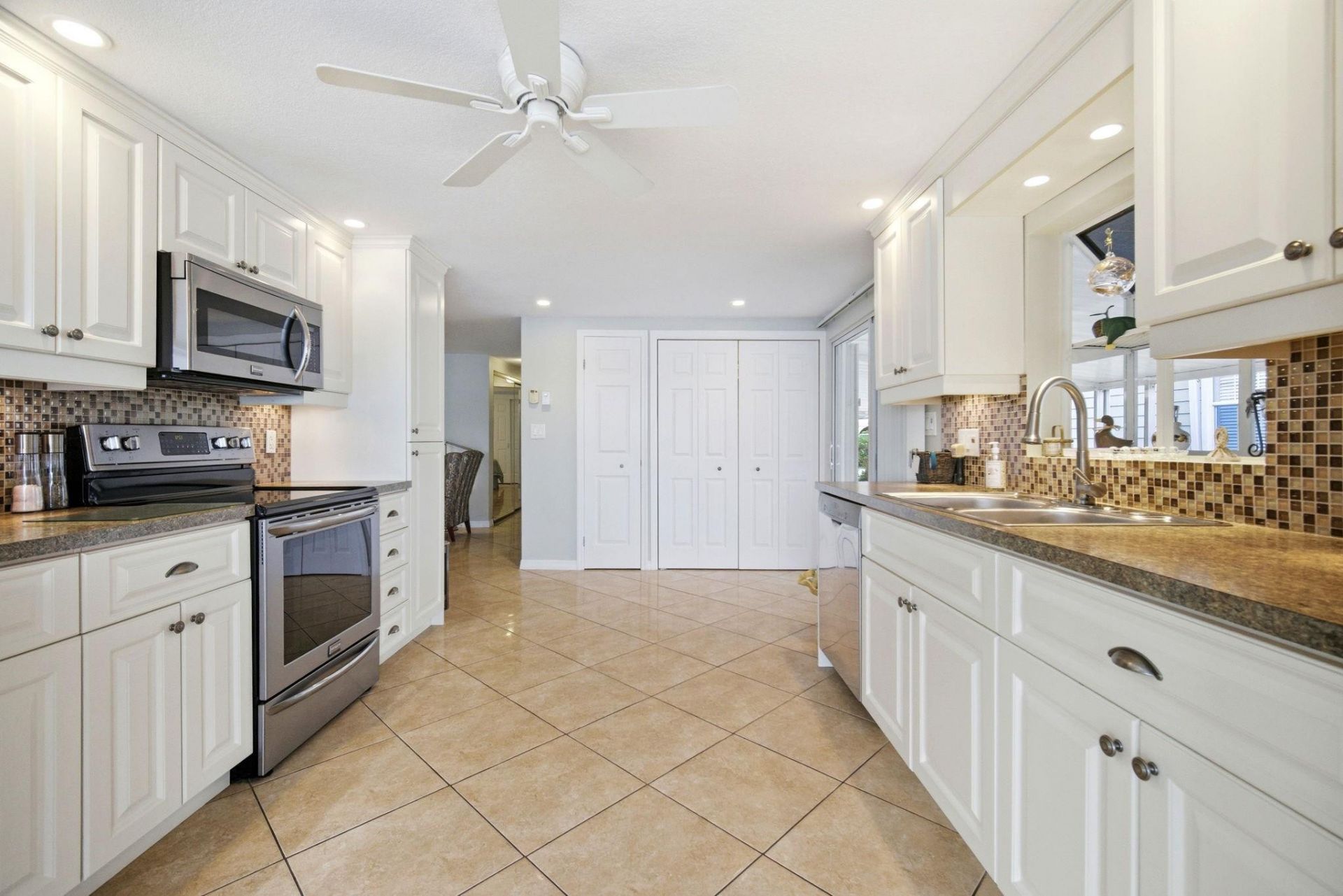 5555 Lakeshore Dr, Fort Lauderdale, FL 33312 Photo