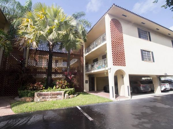 917 NE 16th Avenue, Unit 16, Fort Lauderdale, FL 33304