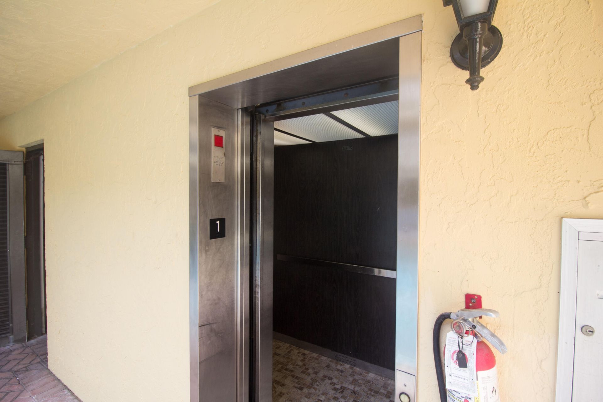 917 NE 16th Avenue, Unit 16, Fort Lauderdale, FL 33304 Photo