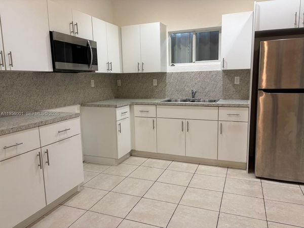 2916 NW 51st St, Miami, FL 33142