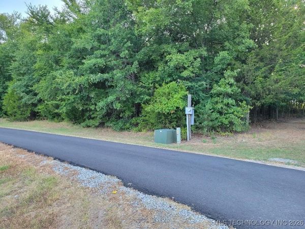 Hummingbird Lane , Eufaula, OK 74432