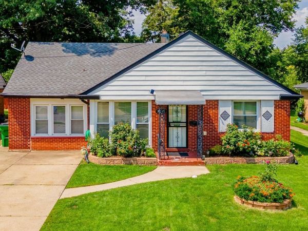 920 Suffolk Avenue, Westchester, IL 60154