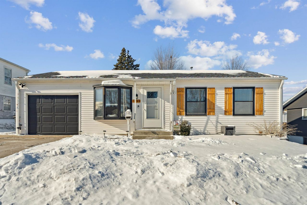 1723 Richie Drive, Dubuque, IA 52002 Main Photo