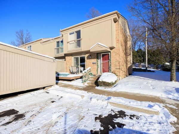 1472 Oakbrook East Drive, Rochester Hills, MI 48307