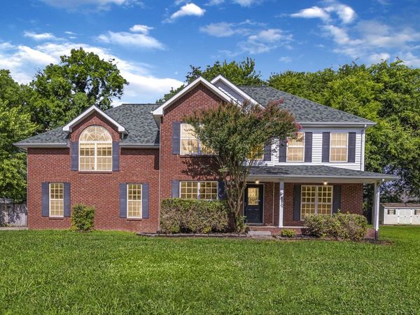 3332 Greenspoint Dr, Clarksville, TN 37042