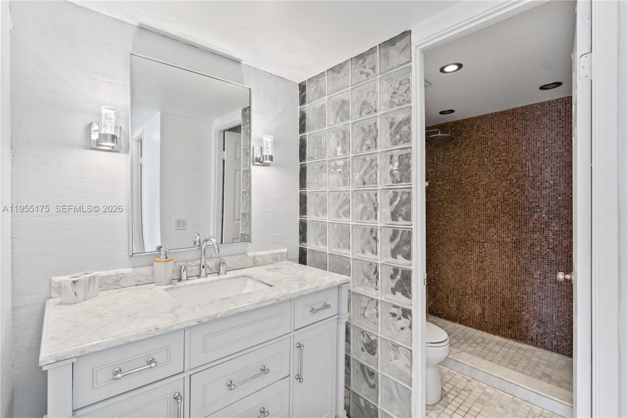 1301 NE Miami Gardens Dr, Unit 1424W, Miami, FL 33179 Photo