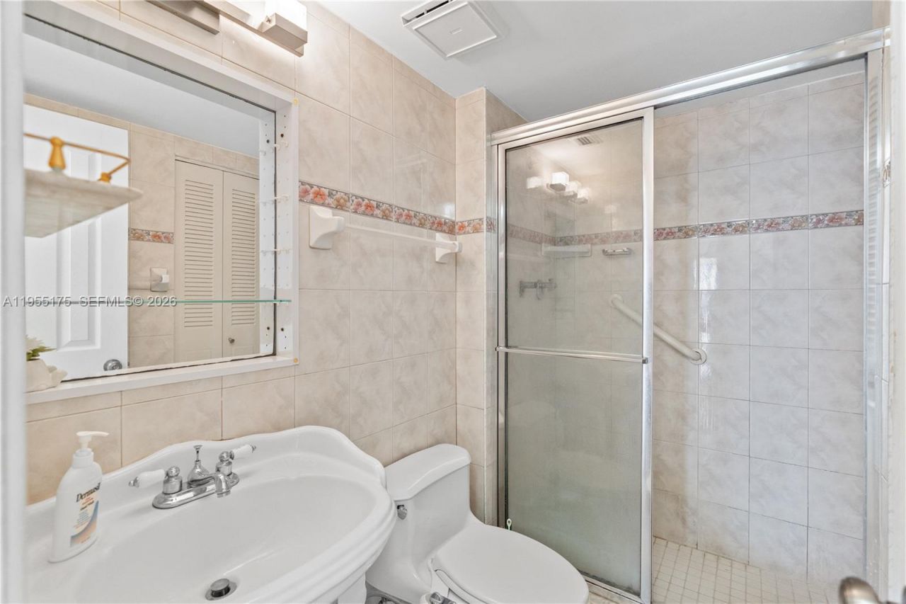 1301 NE Miami Gardens Dr, Unit 1424W, Miami, FL 33179 Photo