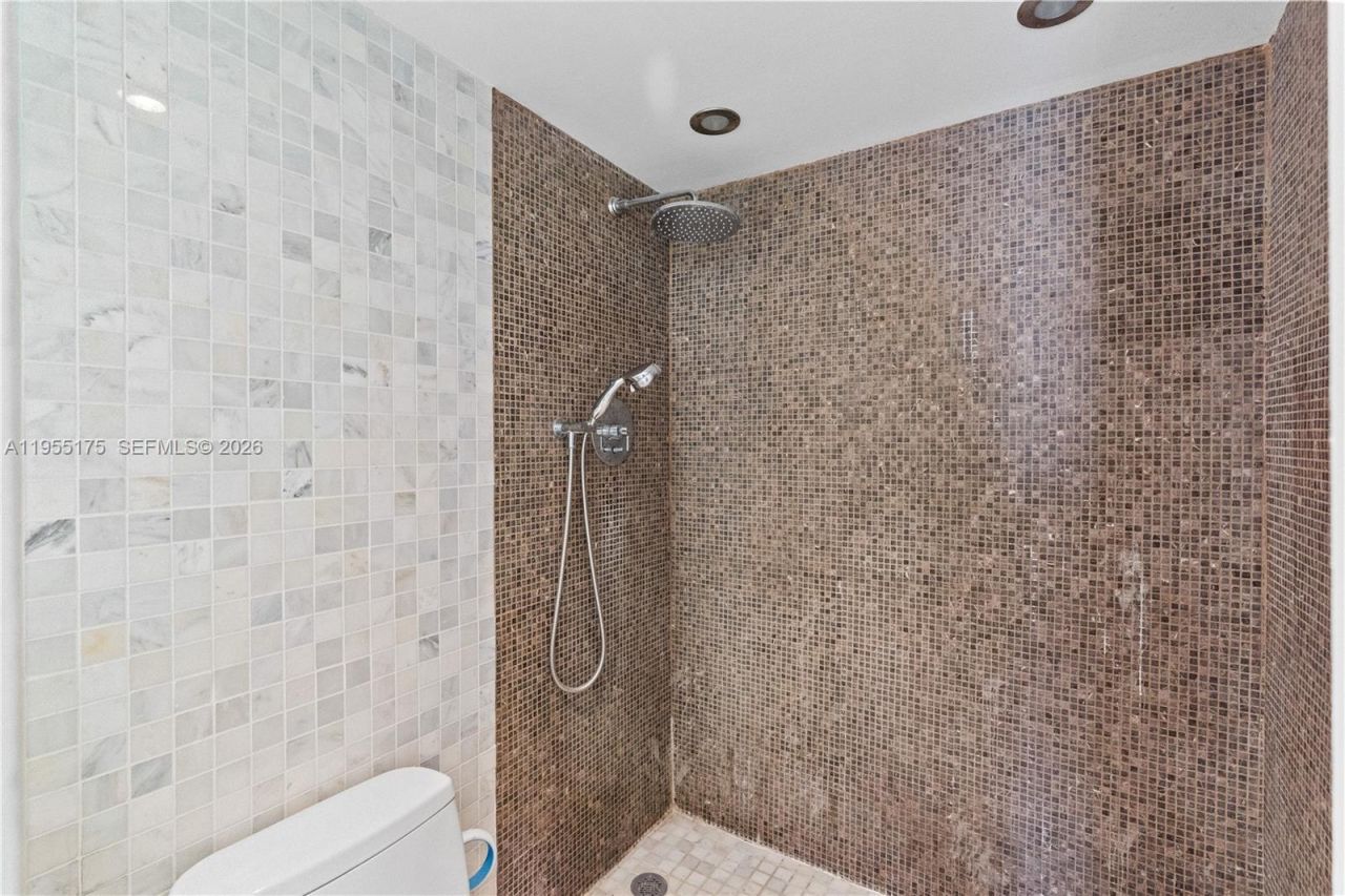 1301 NE Miami Gardens Dr, Unit 1424W, Miami, FL 33179 Photo