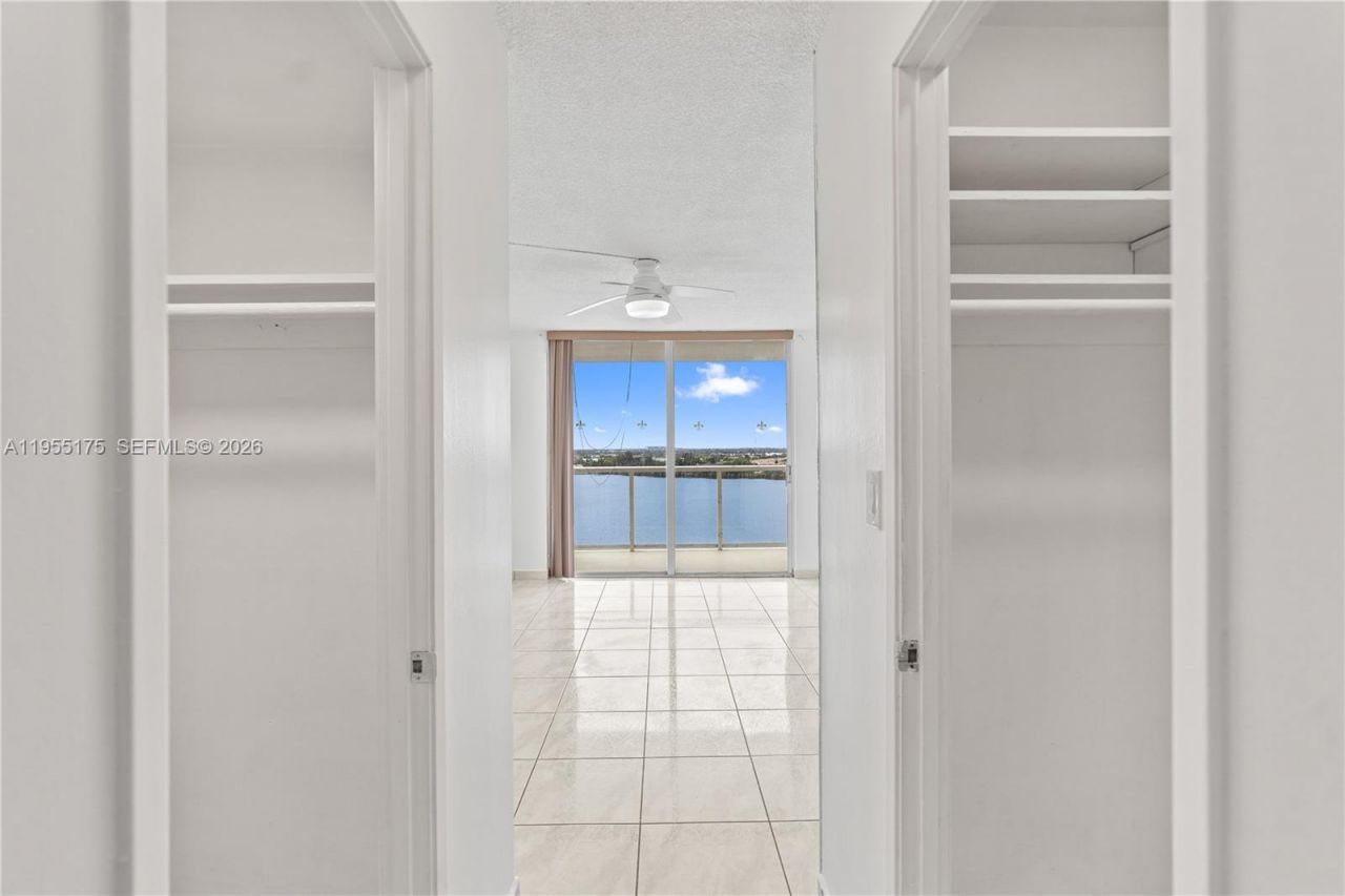 1301 NE Miami Gardens Dr, Unit 1424W, Miami, FL 33179 Photo