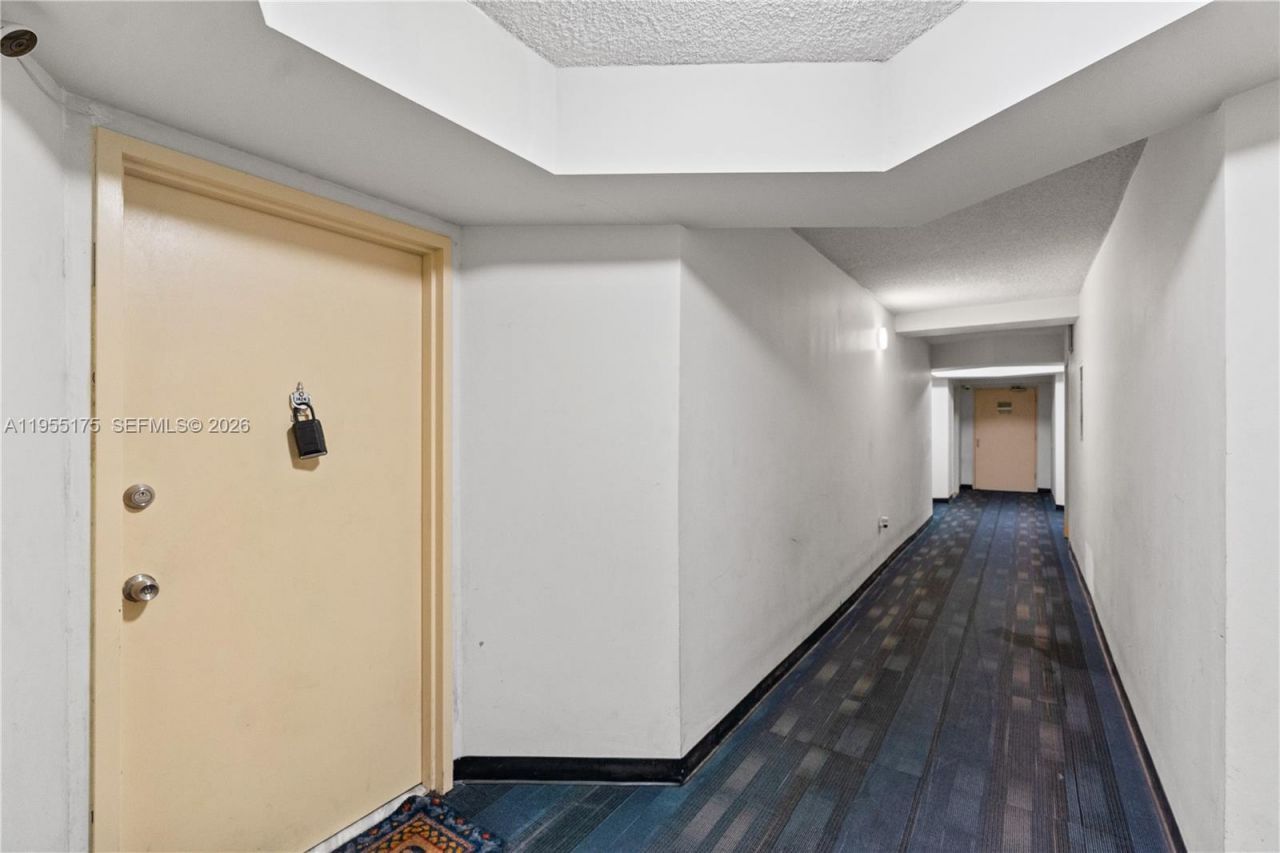 1301 NE Miami Gardens Dr, Unit 1424W, Miami, FL 33179 Photo