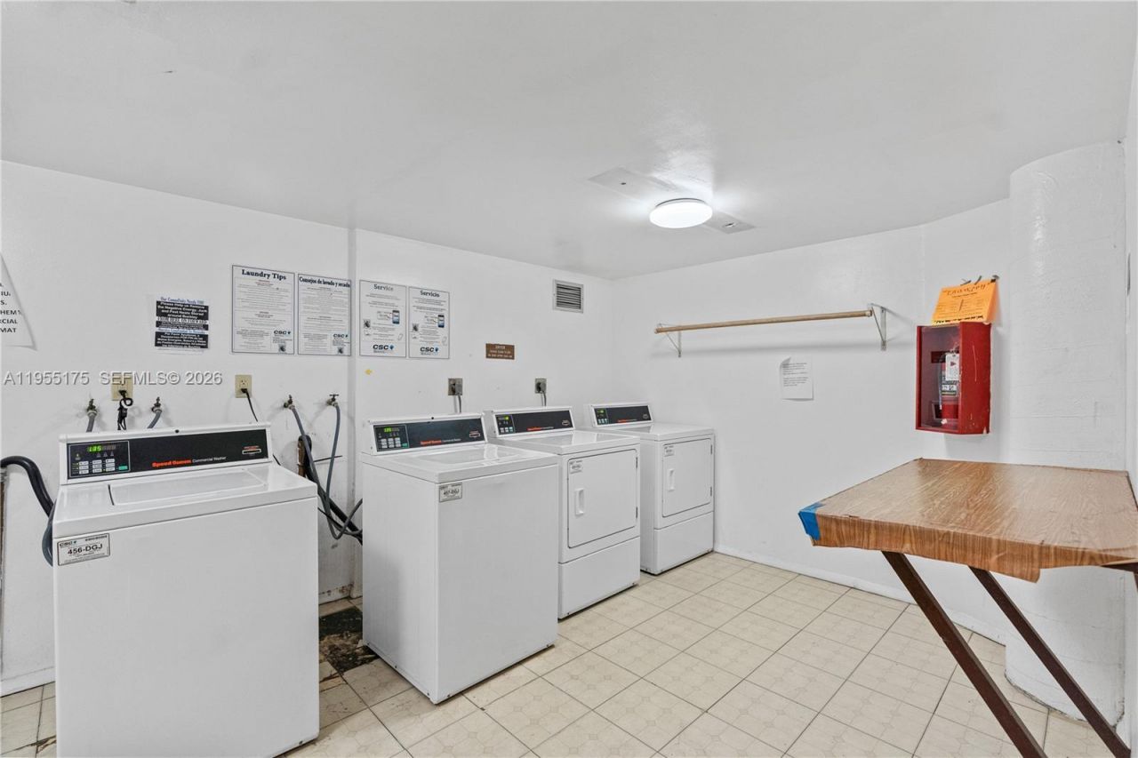 1301 NE Miami Gardens Dr, Unit 1424W, Miami, FL 33179 Photo