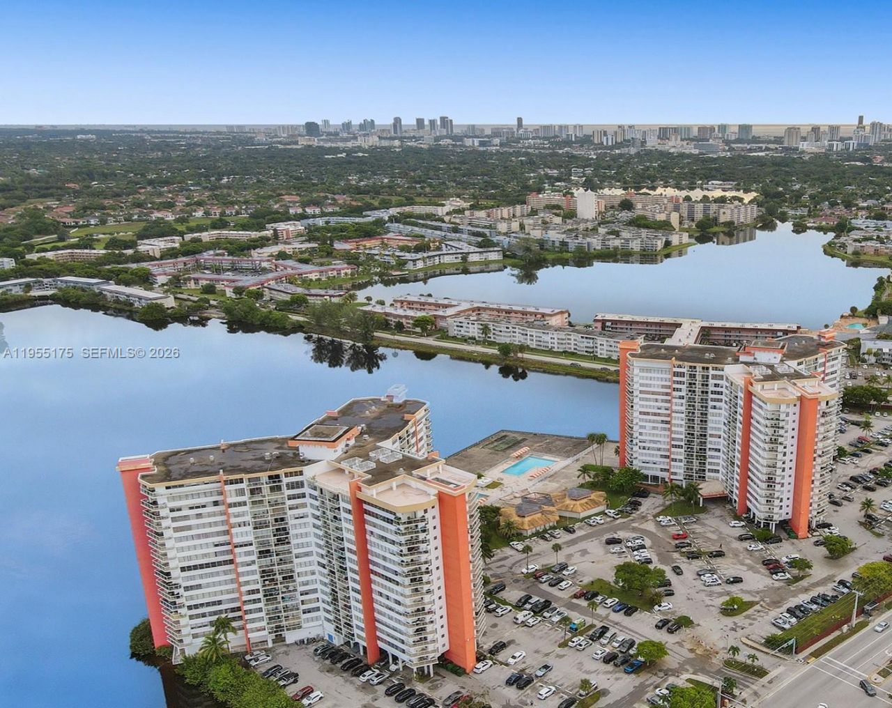 1301 NE Miami Gardens Dr, Unit 1424W, Miami, FL 33179 Photo