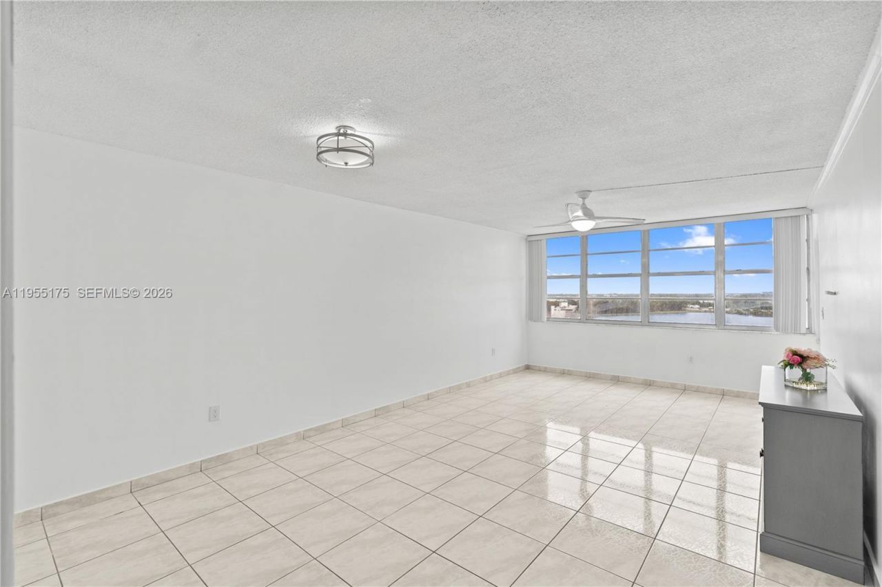 1301 NE Miami Gardens Dr, Unit 1424W, Miami, FL 33179 Photo