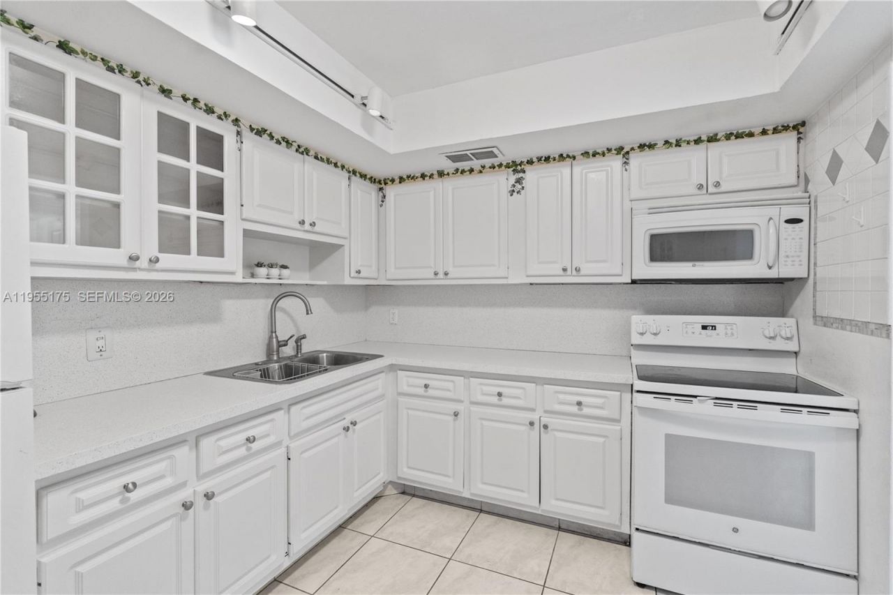 1301 NE Miami Gardens Dr, Unit 1424W, Miami, FL 33179 Photo