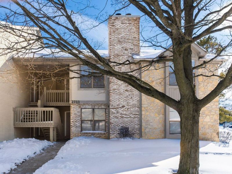 2733 Greystone Drive, Unit D, Columbus, OH 43220 Photo 1
