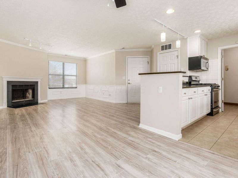 2733 Greystone Drive, Unit D, Columbus, OH 43220 Photo 10