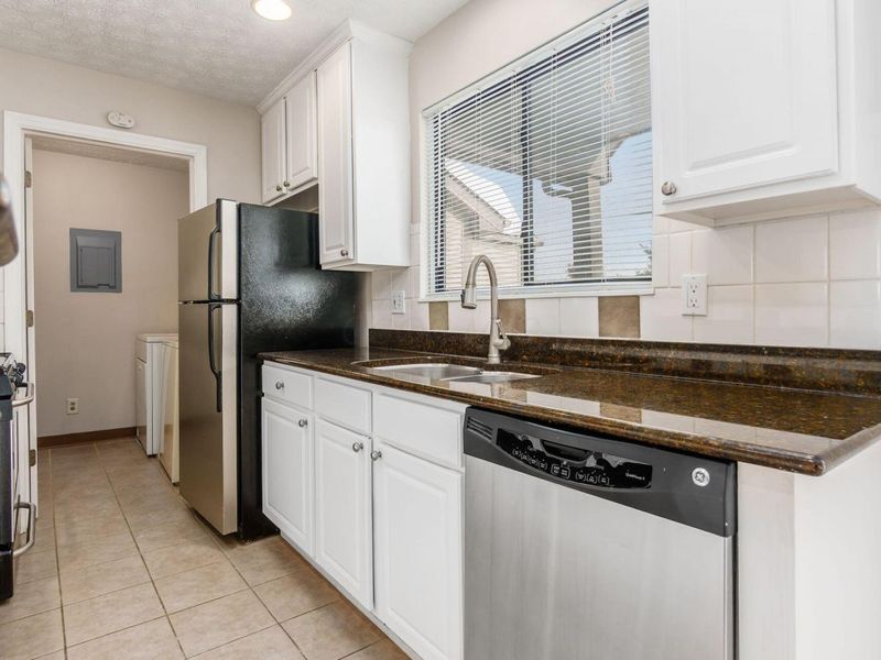 2733 Greystone Drive, Unit D, Columbus, OH 43220 Photo 16