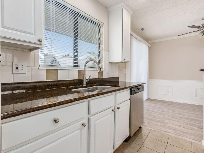 2733 Greystone Drive, Unit D, Columbus, OH 43220 Photo 17