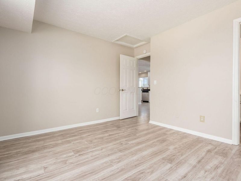 2733 Greystone Drive, Unit D, Columbus, OH 43220 Photo 21