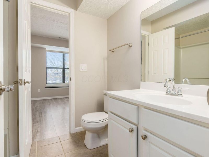 2733 Greystone Drive, Unit D, Columbus, OH 43220 Photo 22