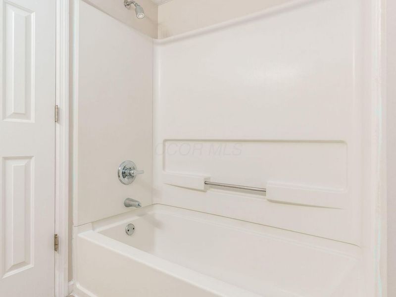 2733 Greystone Drive, Unit D, Columbus, OH 43220 Photo 23