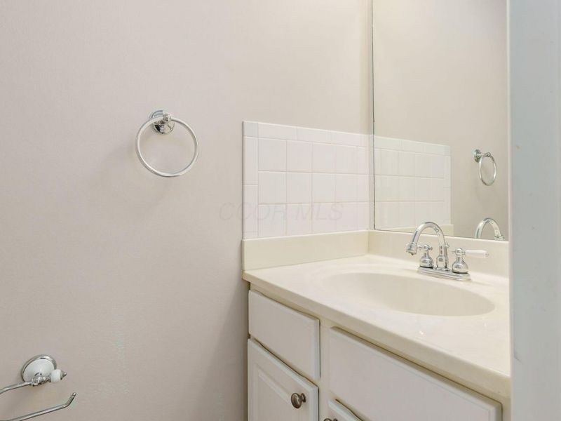 2733 Greystone Drive, Unit D, Columbus, OH 43220 Photo 26