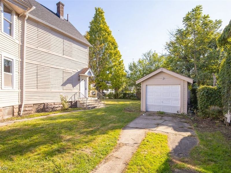 3295 W 44th Street, Cleveland, OH 44109 Photo 3