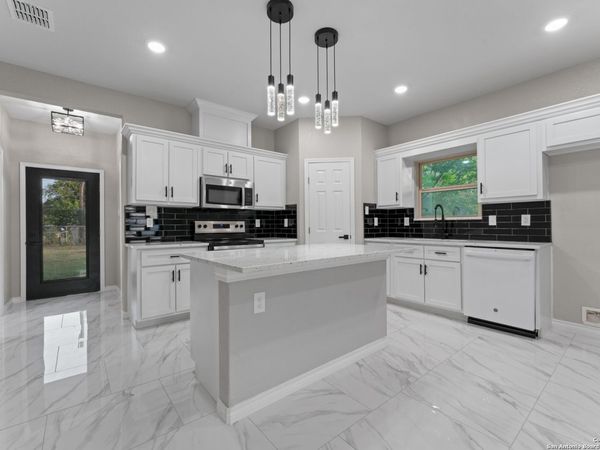 237 AVENUE D, Poteet, TX 78065