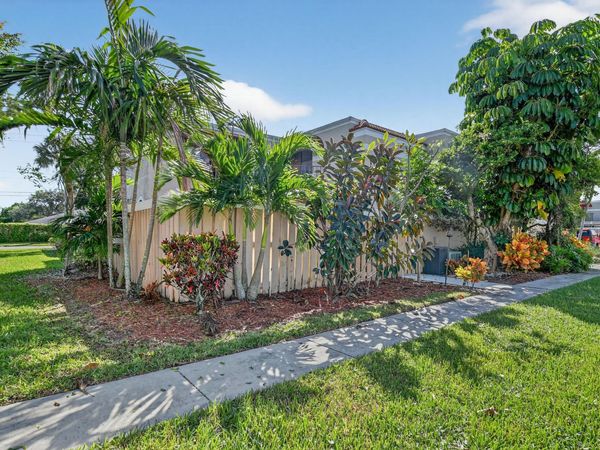 4005 Village Drive, Unit B, Delray Beach, FL 33445