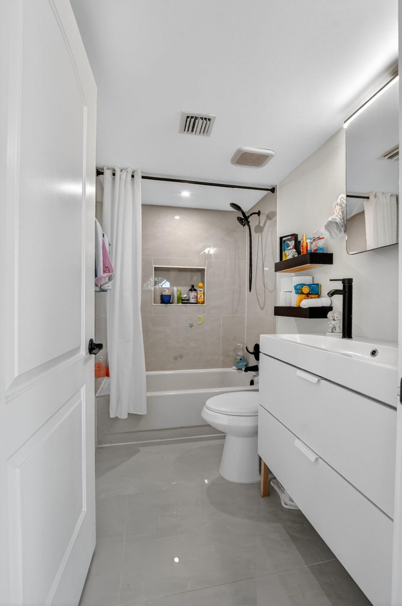 4005 Village Drive, Unit B, Delray Beach, FL 33445 Photo