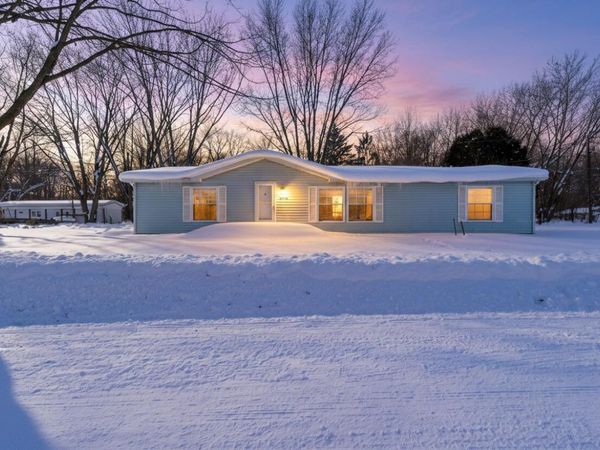 54598 Park Lane, Eau Claire, MI 49111