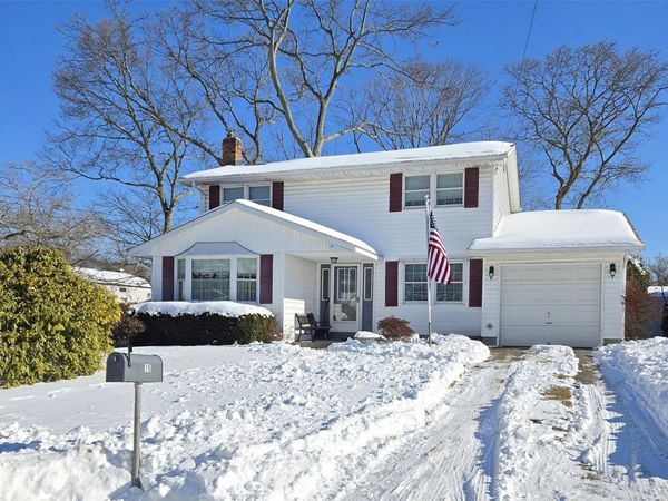 15 Mountain Street, Ronkonkoma, NY 11779