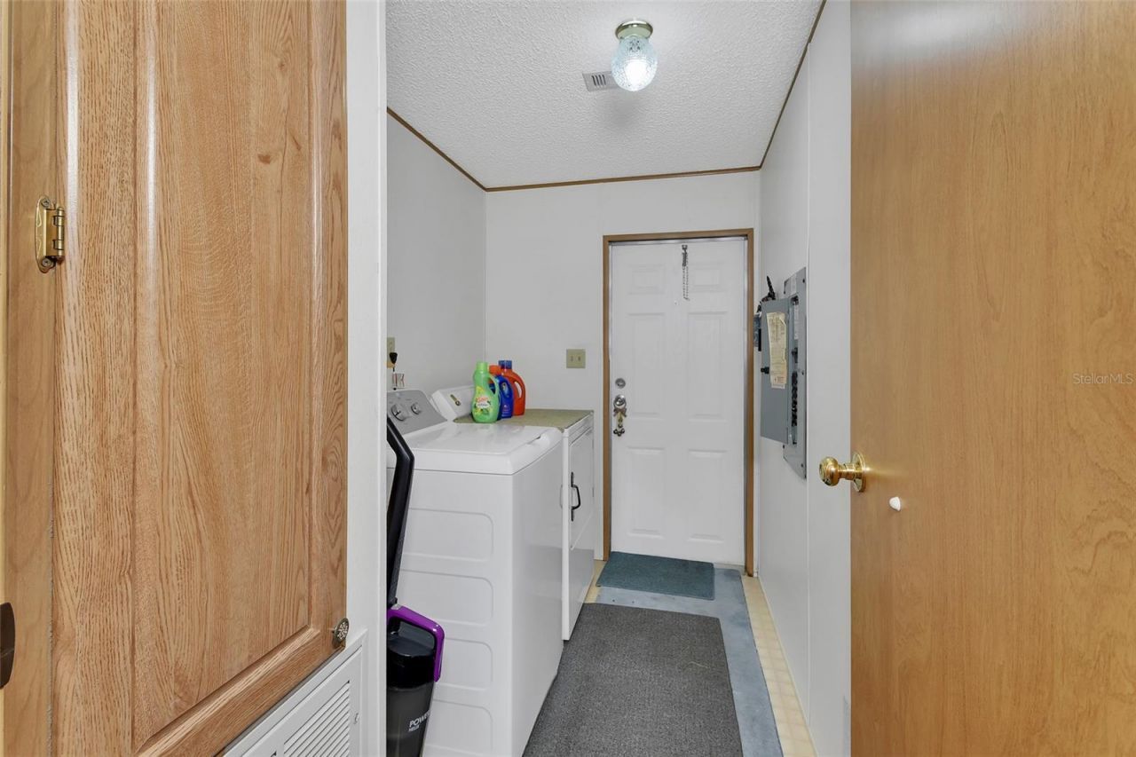 27130 Fishermans Road, Paisley, FL 32767 Photo