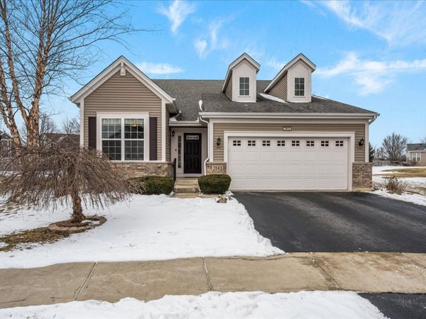 2843 Hillcrest Circle, Naperville, IL 60564