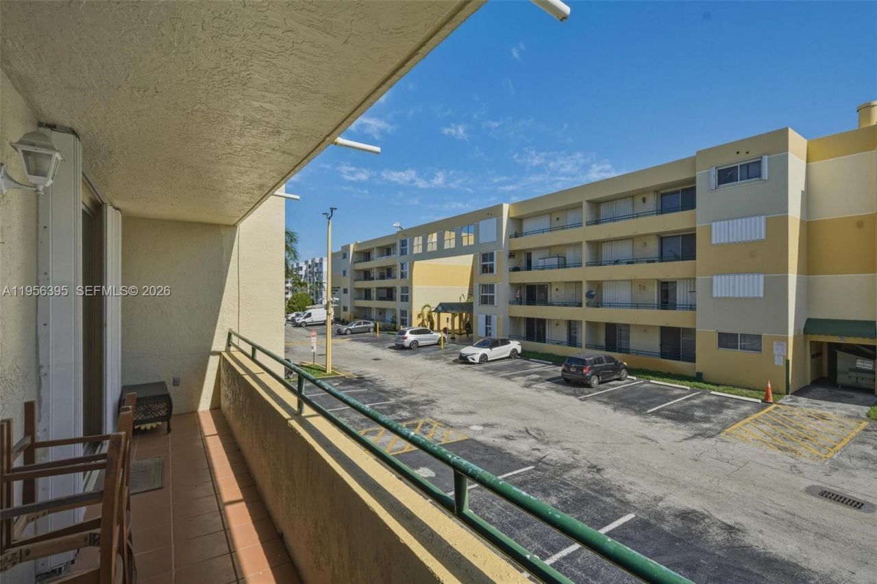 8321 NW 7th St, Unit 1-202, Miami, FL 33126 Photo
