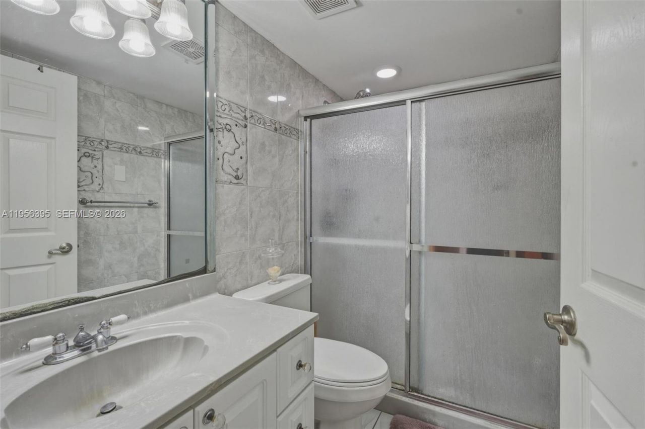 8321 NW 7th St, Unit 1-202, Miami, FL 33126 Photo