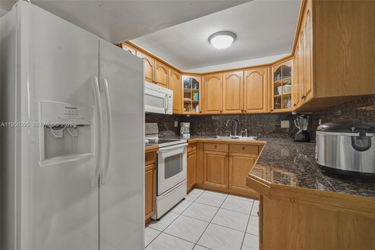 8321 NW 7th St, Unit 1-202, Miami, FL 33126 Photo