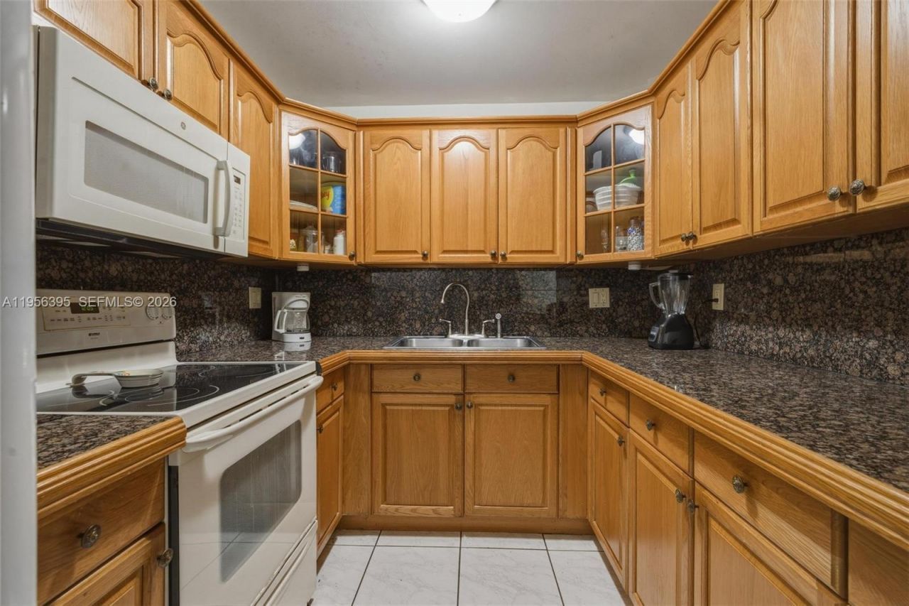 8321 NW 7th St, Unit 1-202, Miami, FL 33126 Photo